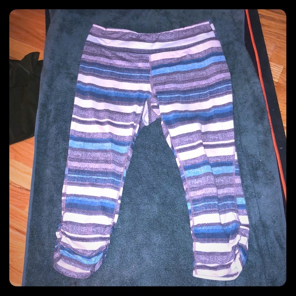 Yoga crops - Picture 1 of 1